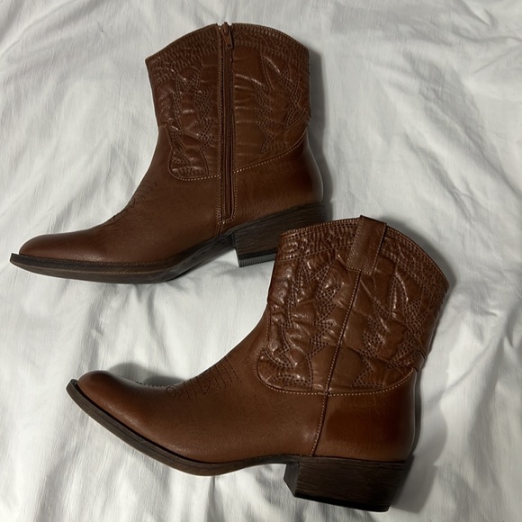 NEW Coconuts by Matisse Cowboy boots Urban Outfitters release  women’s Size 10M - Picture 3 of 4